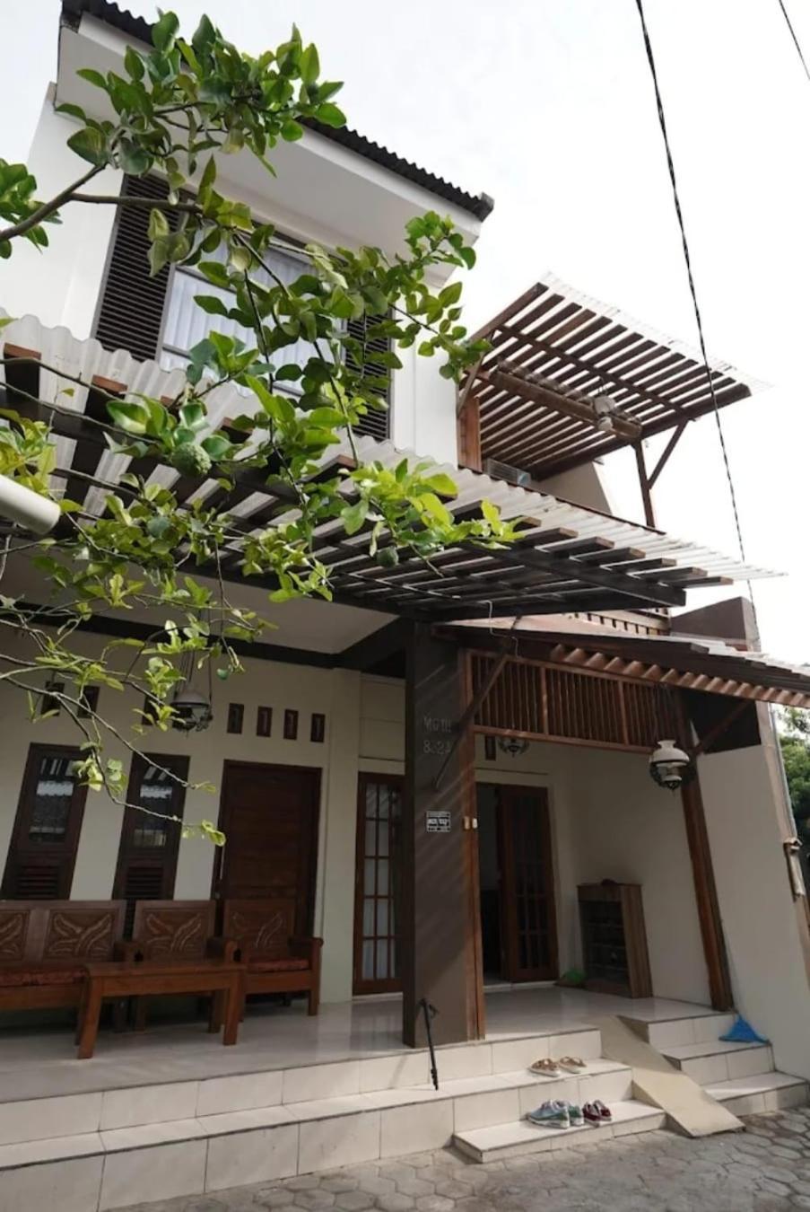 Inez Homestay Yogyakarta Exteriör bild
